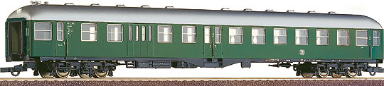 Passenger car 2nd class with centered door<br /><a href='images/pictures/Roco/45794.jpg' target='_blank'>Full size image</a>